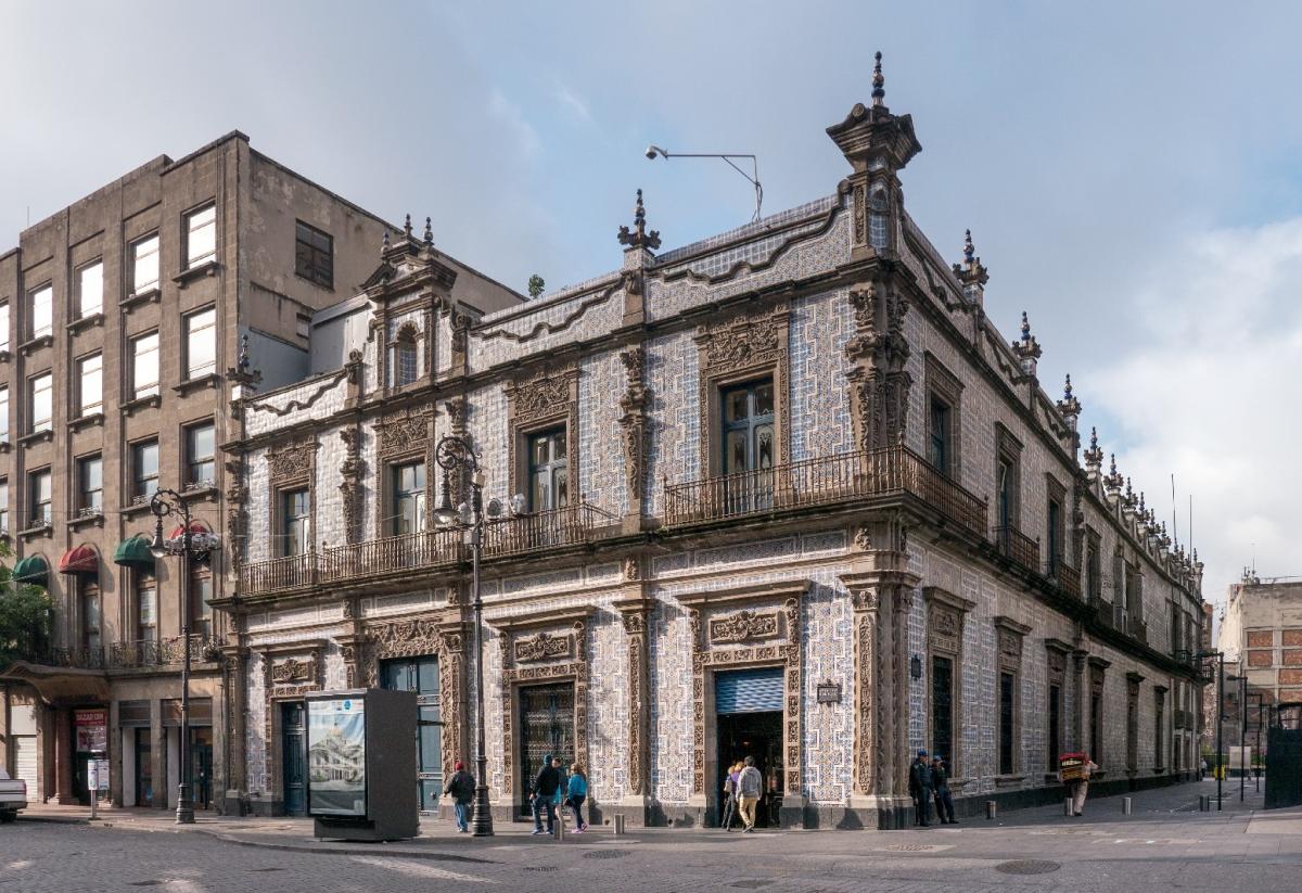 Buitenzicht van Casa de los Azulejos, het tegelhuis.