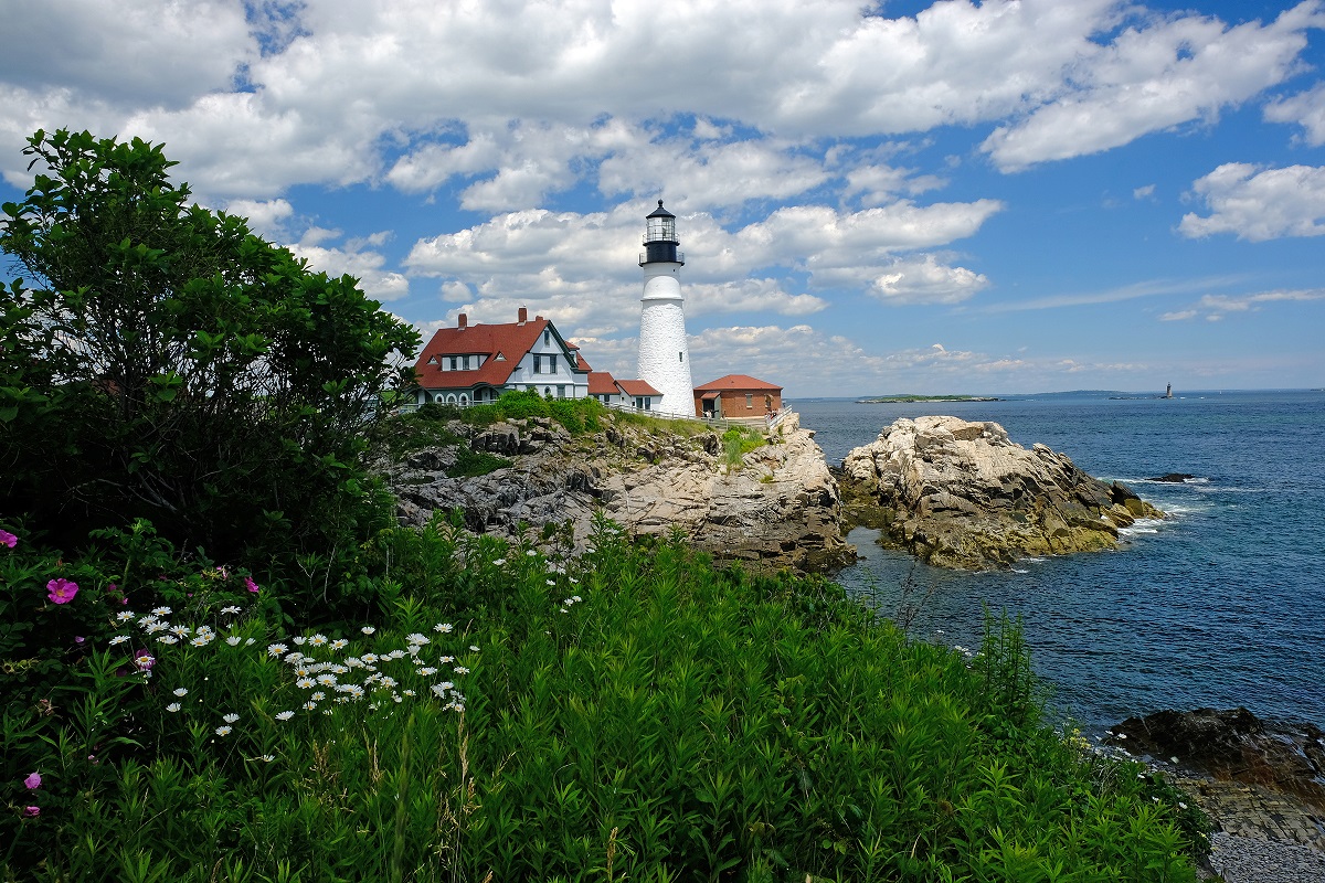 Vuurtoren aan de Atlantische kust in Maine.