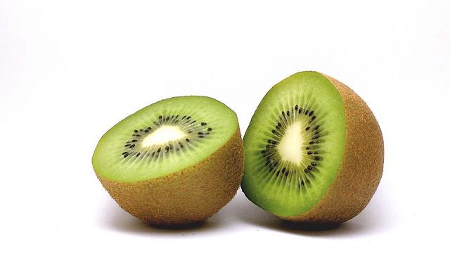 De vogel was eerst en gaf Nieuw-Zeelanders hun bijnaam. Maar deze kiwi kennen we allemaal uit de fruitsla.