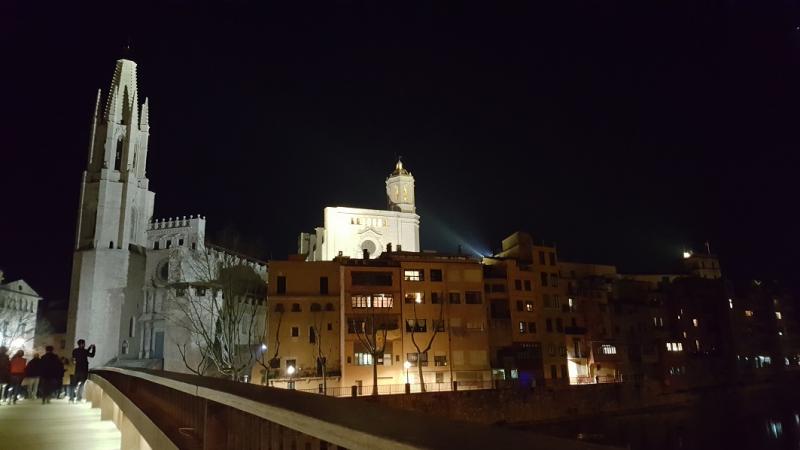 Twee torens domineren de skyline van Girona: van de basiliek en de kathedraal.