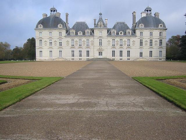 Het kasteel van Cheverny stond model voor Kasteel Molensloot in de Kuifje-strips.