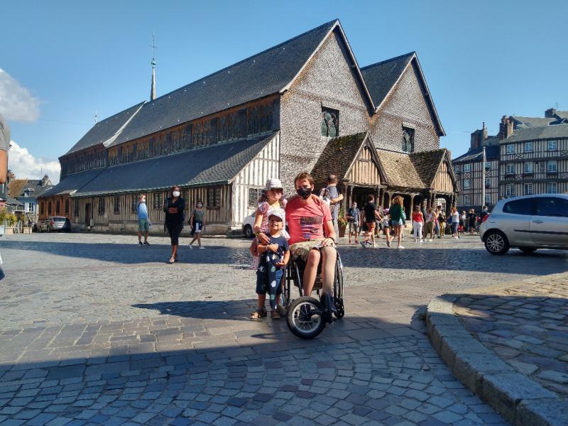 Het gezin van Lien: haar man en twee kinderen.