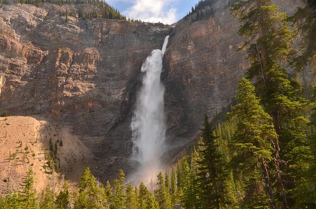 De watervallen van Takkakaw horen bij de hoogste van Canada.