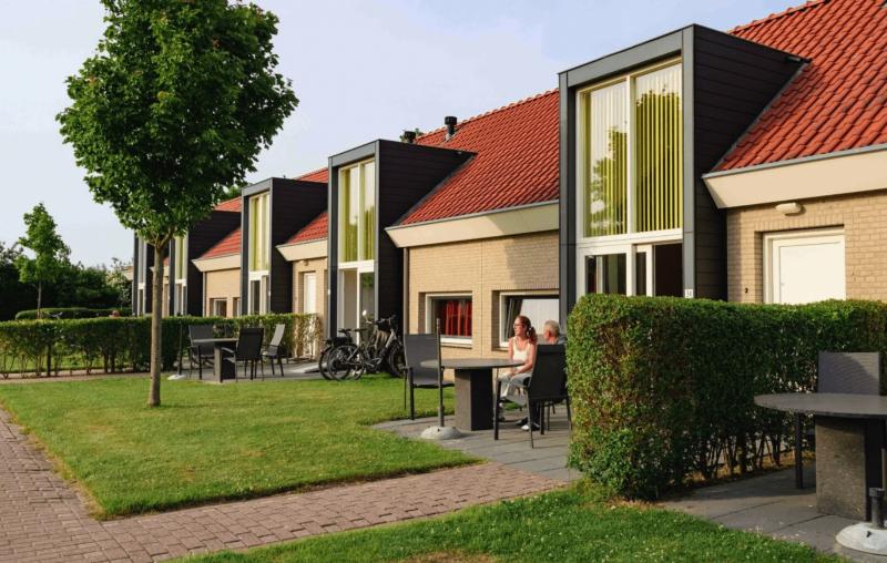 Buitenzicht van de rolstoeltoegankelijke bungalows.